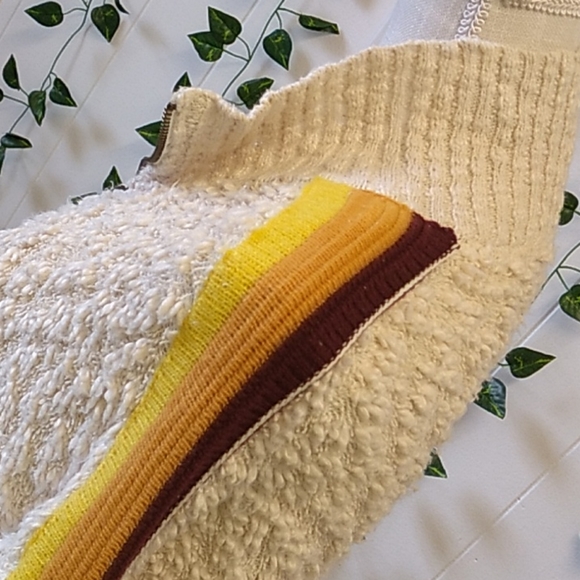 ... Sweaters - VINTAGE CREAM SWEATER SZ L